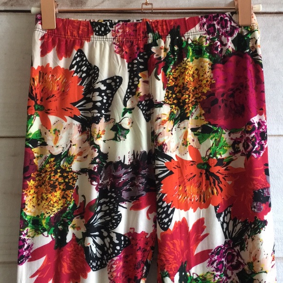 Honey & Lace Floral Butterfly Leggings - Picture 2 of 8